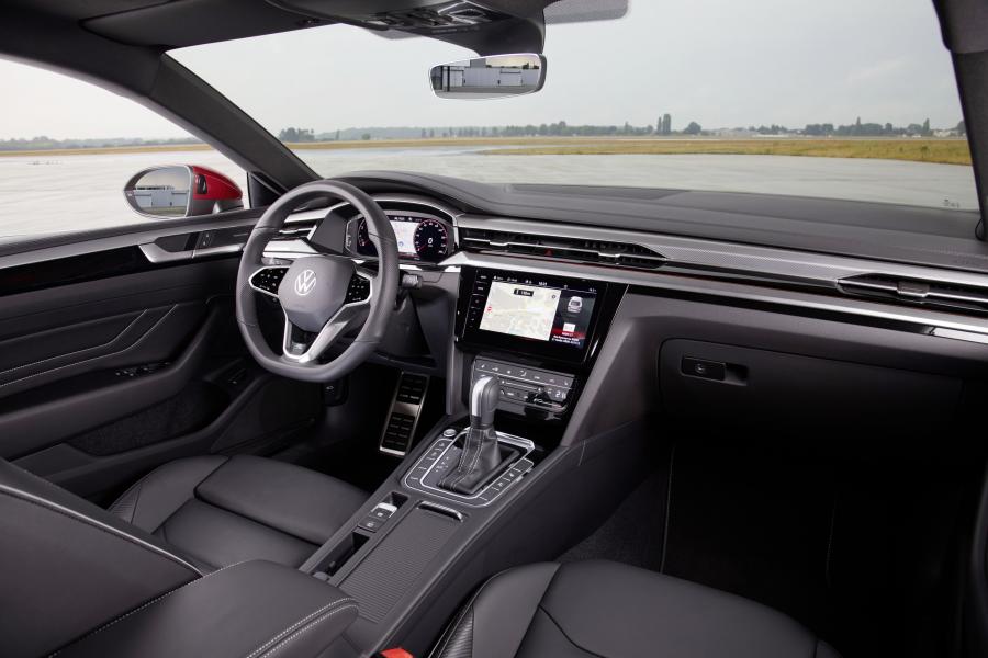 Торпедо Volkswagen Arteon R-Line 2020 года  (WW) (фото 39 из 47)